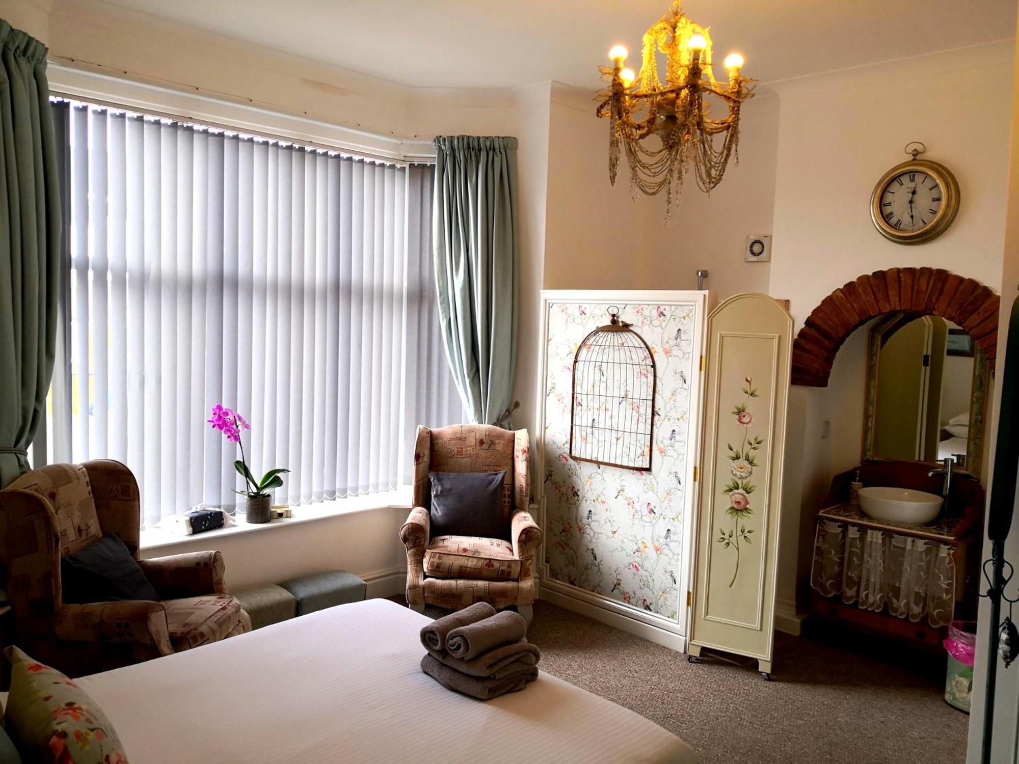 Sunset Guest House Hunstanton Exterior photo A bedroom at the Old Vicarage