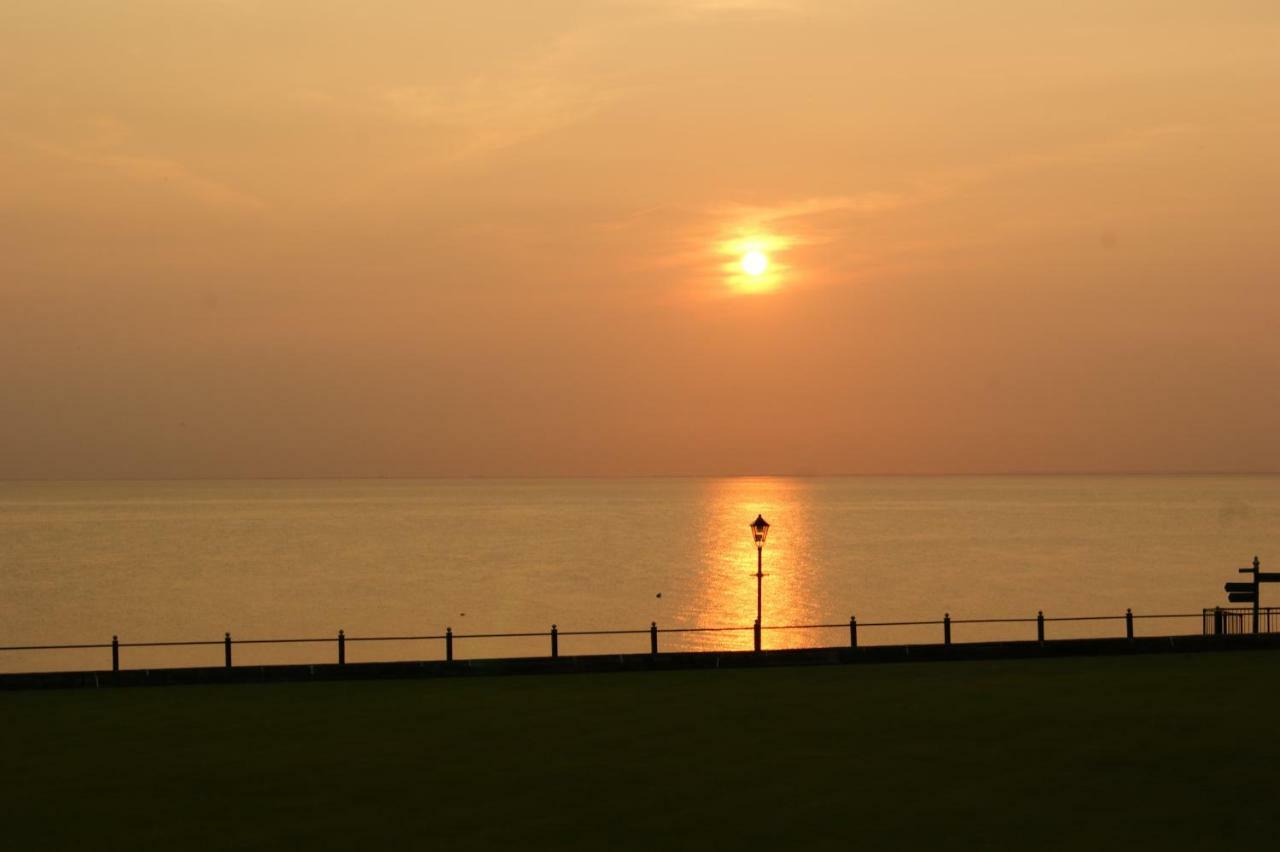 Sunset Guest House Hunstanton Room photo Sunset over the bay